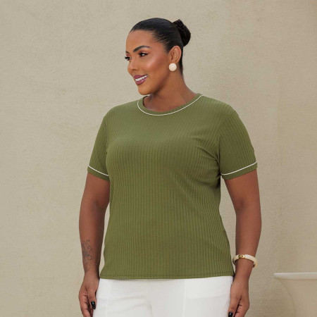 (PLUS) Blusa Canelado Liso com Vivo