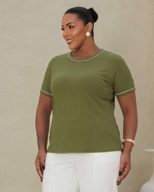 (PLUS) Blusa Canelado Liso com Vivo